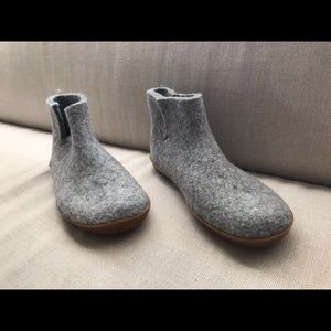 men’s glerups size 44- boot w/ rubber sole